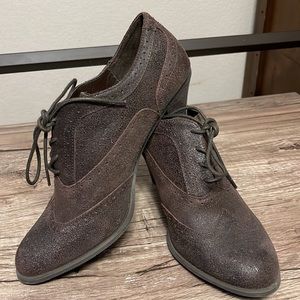 Bass Distressed Brown Leather Heeled Wingtip Shoes